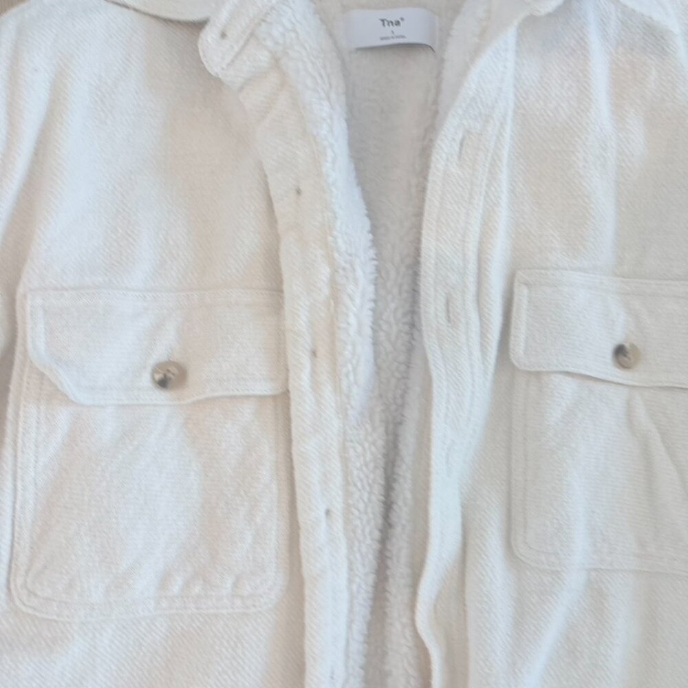 Aritzia Tna Cozy Boyfriend fleece lined super soft button up Cream size 1 - Picture 6 of 7